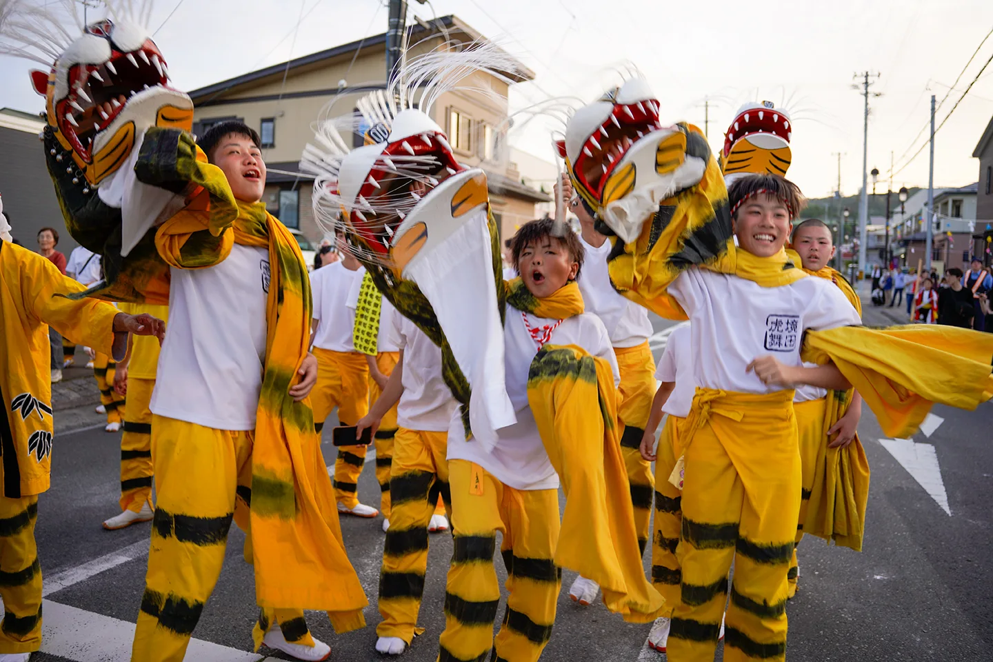 Children of Sakaida Toramai parading with tiger heads at Yamada Matsuri